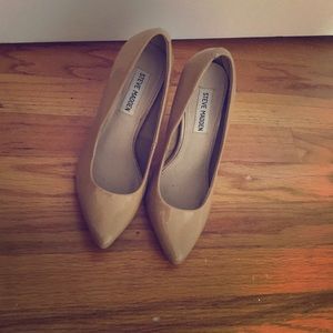 Steve Madden nude pump